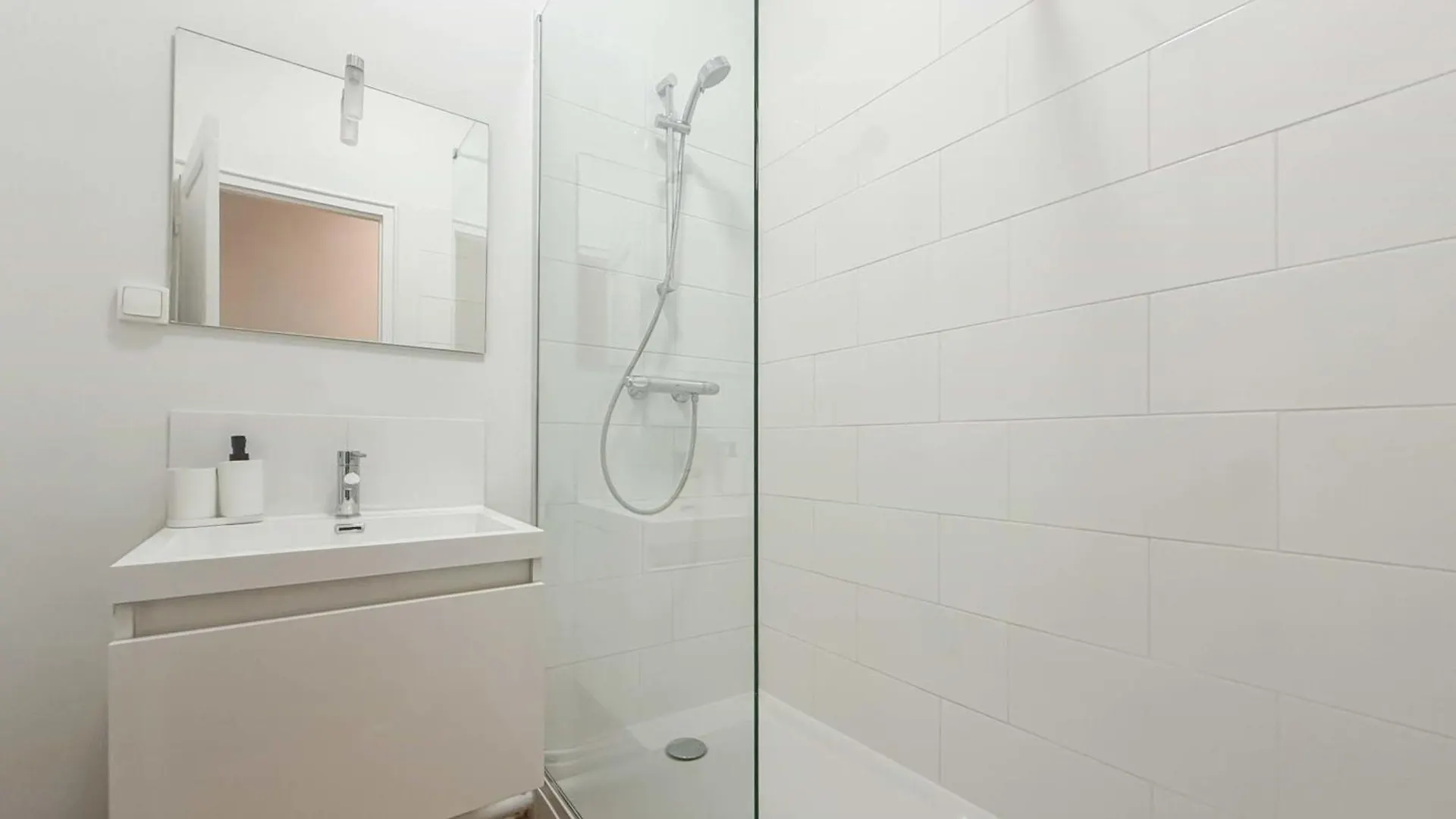 Flexliving - Whole Flat - Alesia Apartment Paris 0*,  France